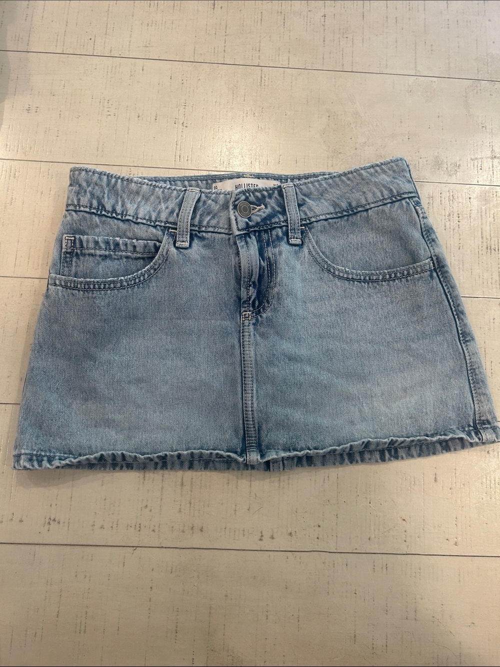 Hollister Light Wash Blue Denim Mini Skirt (size 24 / XS)